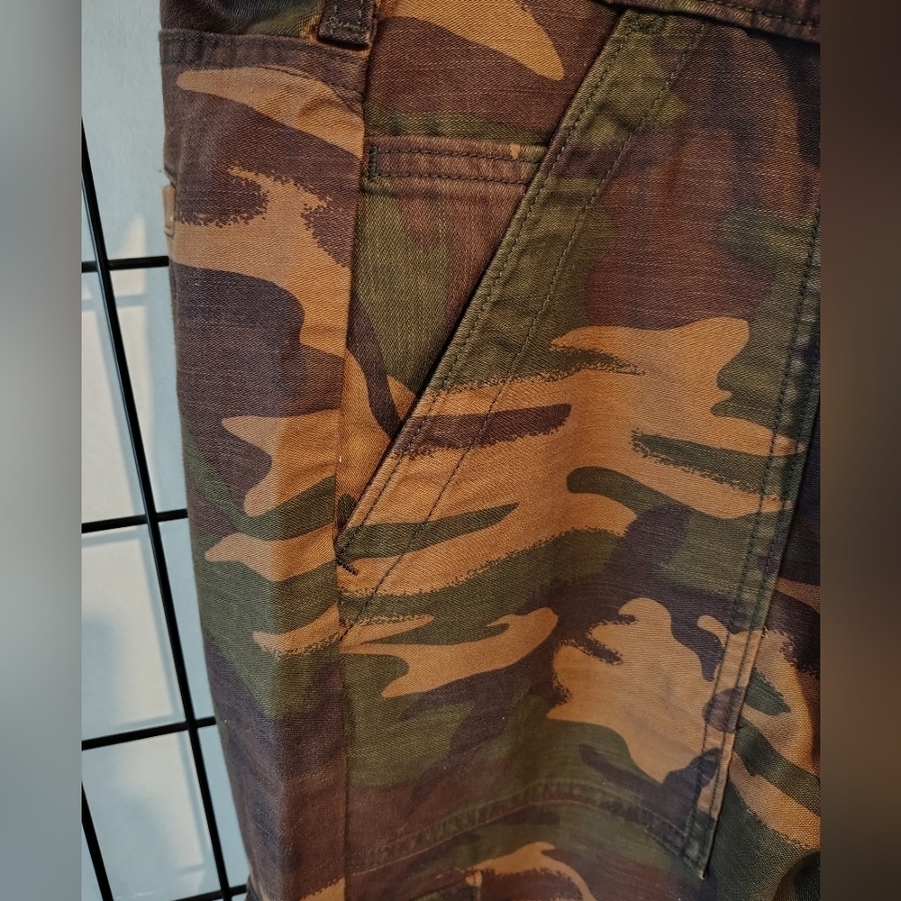 Levi’s Camo Cargo Pants - Picture 6 of 10